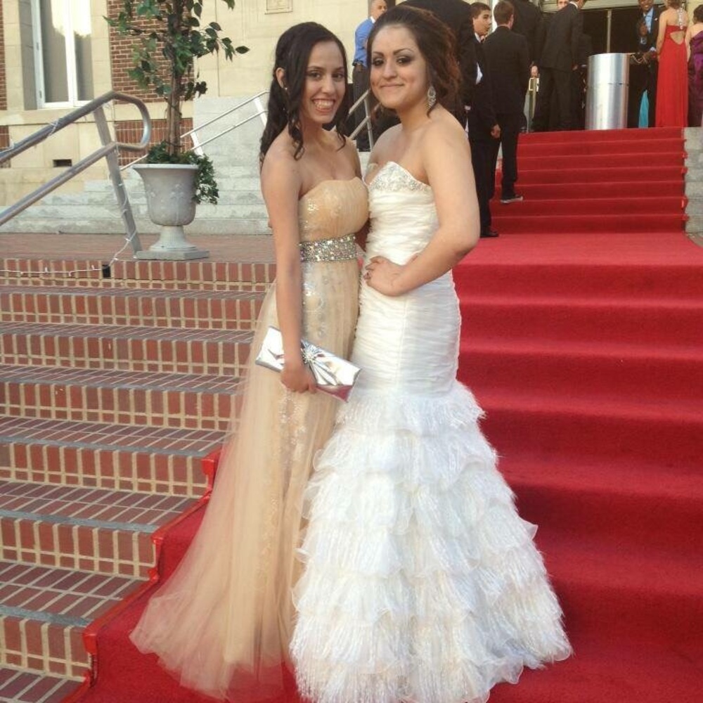✨✨ Strapless champagne Tony Bowls Prom dress ✨✨
